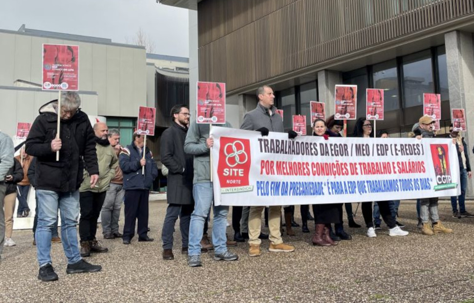 Trabalhadores da EGOR ao serviço da MEO protestam junto à Altice